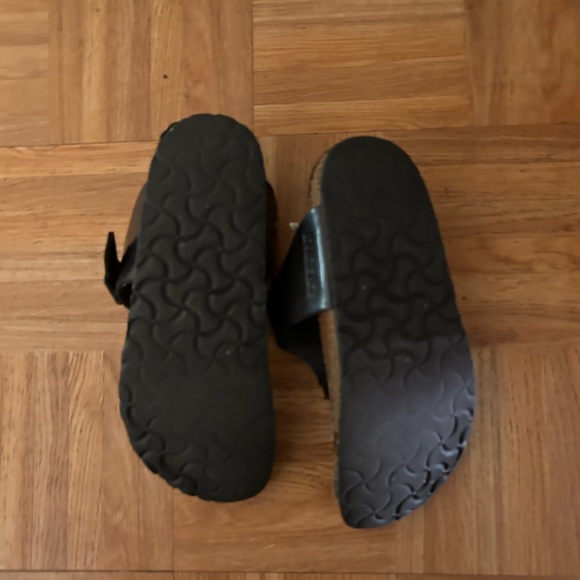 Birkenstock Gizeh Patent Thong Comfort Sandal - Picture 5 of 6